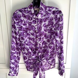 Banana Republic long sleeve silk purple & white
Blouse